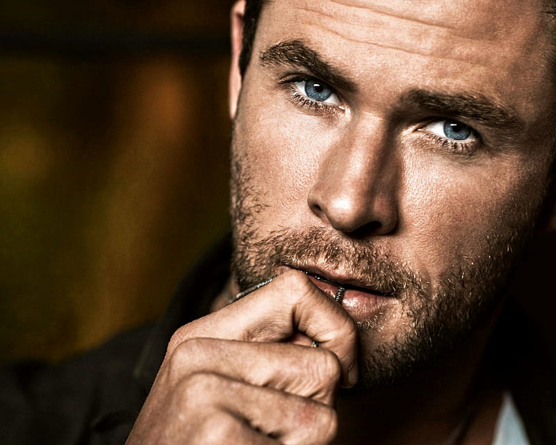 Chris Hemsworth, hand, face, man, eyes, actor, blue, HD wallpaper
