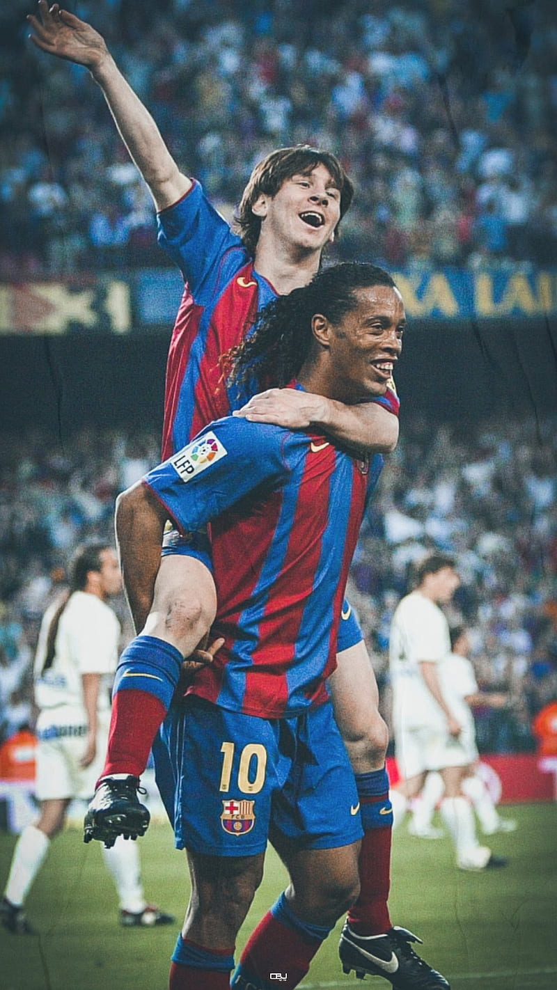 Ronaldo & Messi 4K Wallpaper  Parede de futebol, Fotos do messi