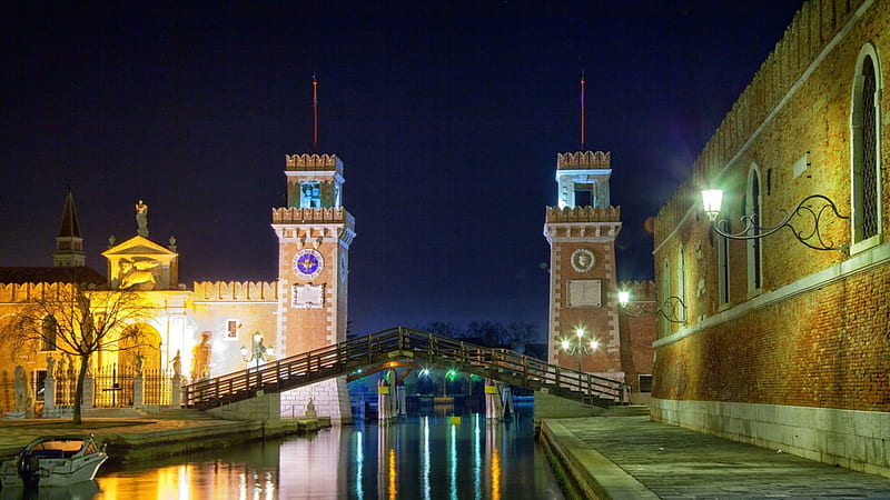beautiful venice canal at night, city, towers, bridge, canal, lights, night, HD wallpaper
