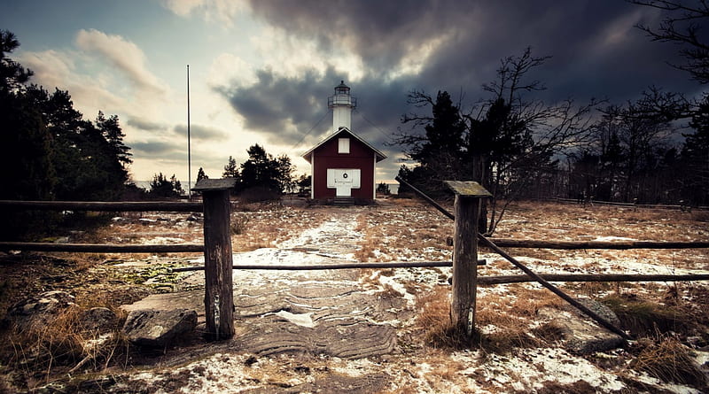 lighthouse in the off season, fence, gate, clouds, lighthouse, winter, HD wallpaper