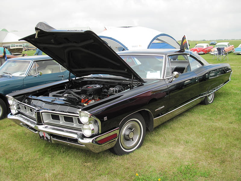 1965 Pontiac 2 doors Hard top v8, grass, black, nickel, Pontiac, green, engine, Headlights, car, graphy, tire, HD wallpaper