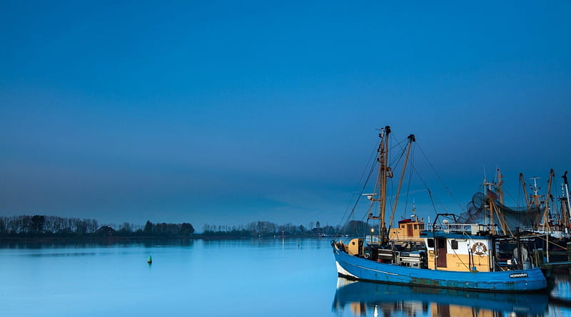 commercial fishing boats in harbor, dusk, boats, reflection, harbor, HD wallpaper