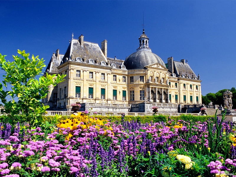 Chateau de Vaux le Vicomte, pretty, chateau, bonito, palace, carpet, sky, freshness, summer, flowers, garden, castle, HD wallpaper
