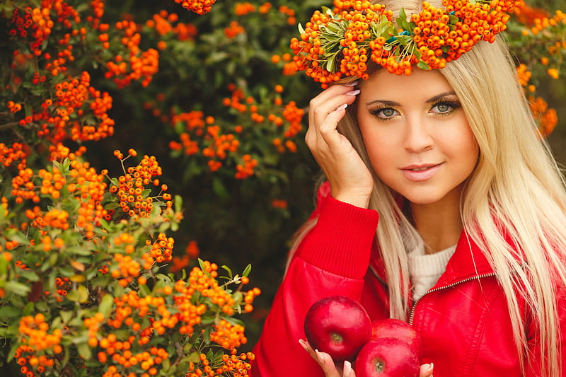Girl with Wreath, apple, wreath, look, girl, makeup, mountain ash, smile, HD wallpaper