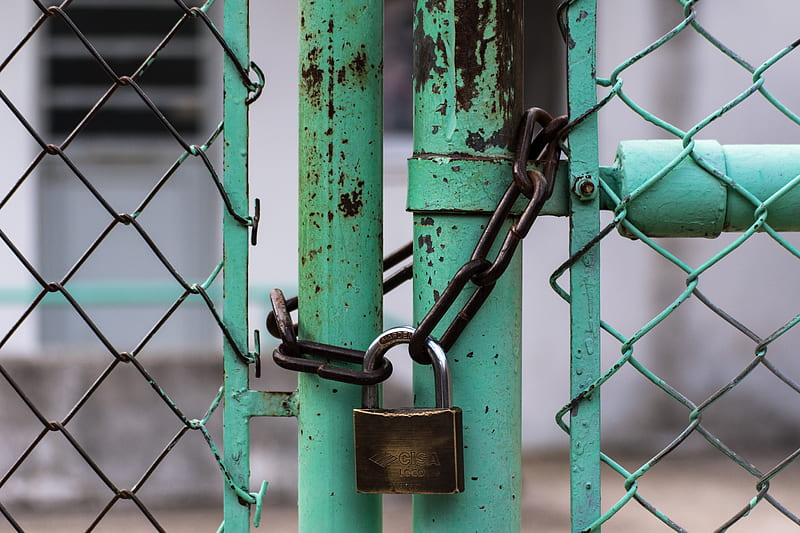 green metal gate with brown metal padlock, HD wallpaper