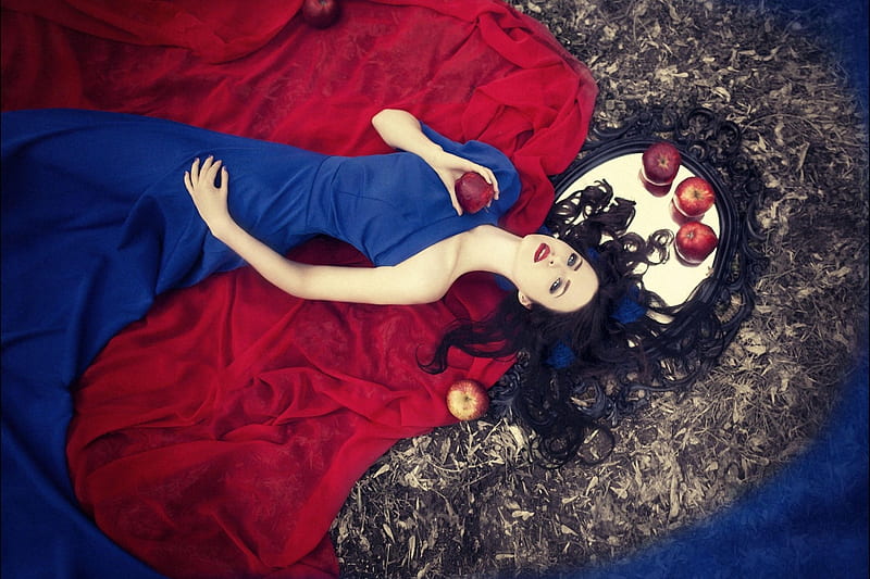 Snow white and the poisoned apple, view from the top, apple, red, model, snow white, woman, fruit, tale, girl, mirror, margarita kareva, blue, HD wallpaper