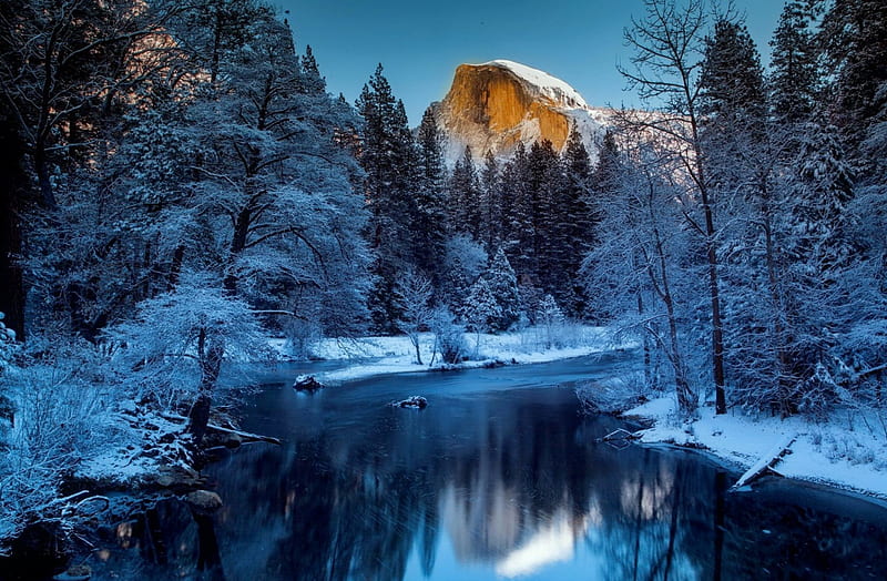 Winter landscape, hills, forest, bonito, trees, lake, winter, cold, mountain, cliffs, peak, ice, reflection, landscape, frost, HD wallpaper