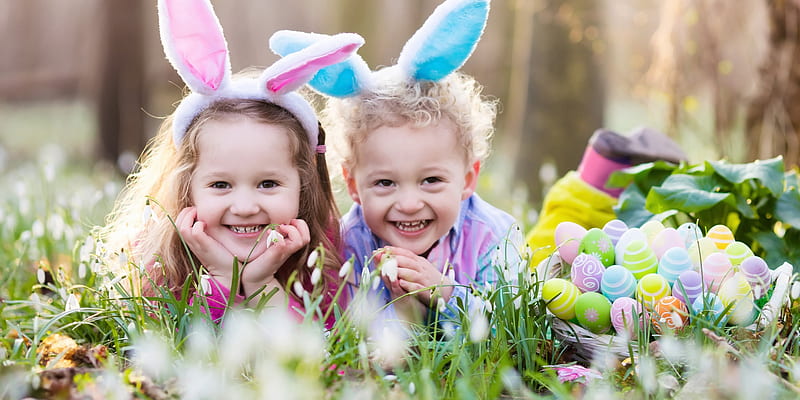 Happy Easter!, colorful, little, ears, yellow, easter, spring, smile, cute, egg, boy, girl, flower, bunny, pink, couple, blue, HD wallpaper