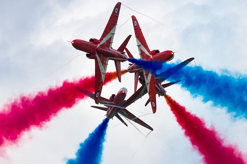 The Red Arrows perform the Gypo Pass, Gypo Pass, Terrifying, Hawks, Red Arrows Display team, HD wallpaper