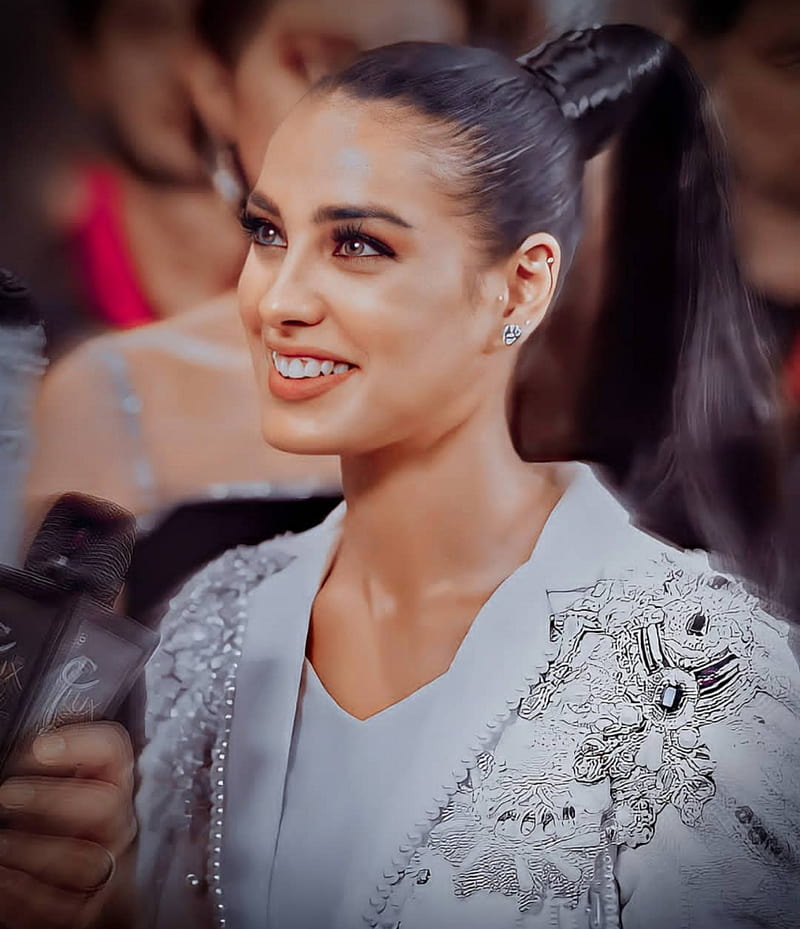 Iqra Aziz, HD phone wallpaper | Peakpx