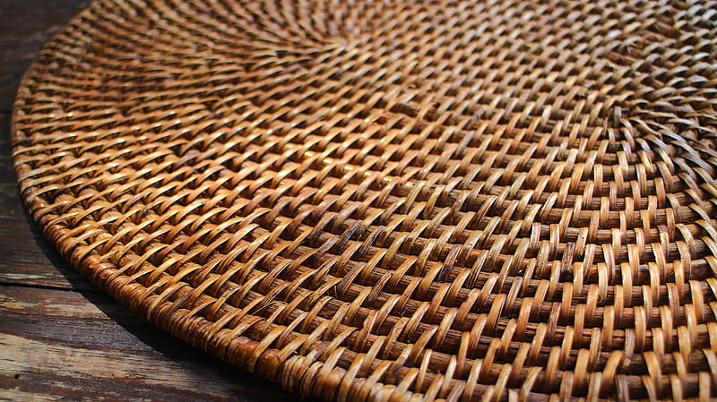 Round Wicker Board on Wooden Surface, HD wallpaper