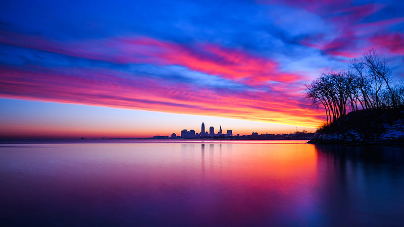 Với hình nền hoàng hôn tuyệt đẹp, cảnh vật rực rỡ và bầu trời đầy màu sắc, bạn sẽ cảm thấy tràn đầy năng lượng. Hãy chiêm ngưỡng những bức ảnh phong cảnh tuyệt vời của Cleveland và những hình ảnh phản chiếu của nó. Đây là trải nghiệm tuyệt vời cho màn hình của bạn đấy!