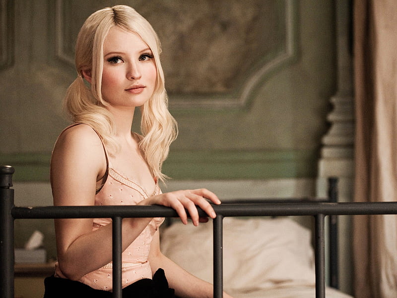 Emily Browning, browning, baby doll, sucker punch, emily, pink dress, HD wallpaper