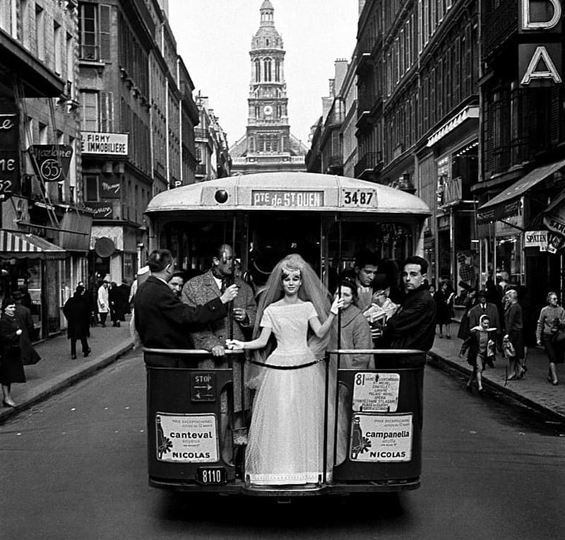 Bride in tram, models, Brige, Tram, Mem, girls, woman, HD wallpaper