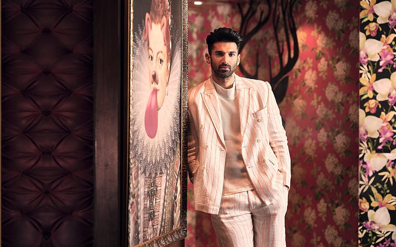 Aditya Roy Kapoor, indian actor, portrait, hoot, pink man suit, HD wallpaper