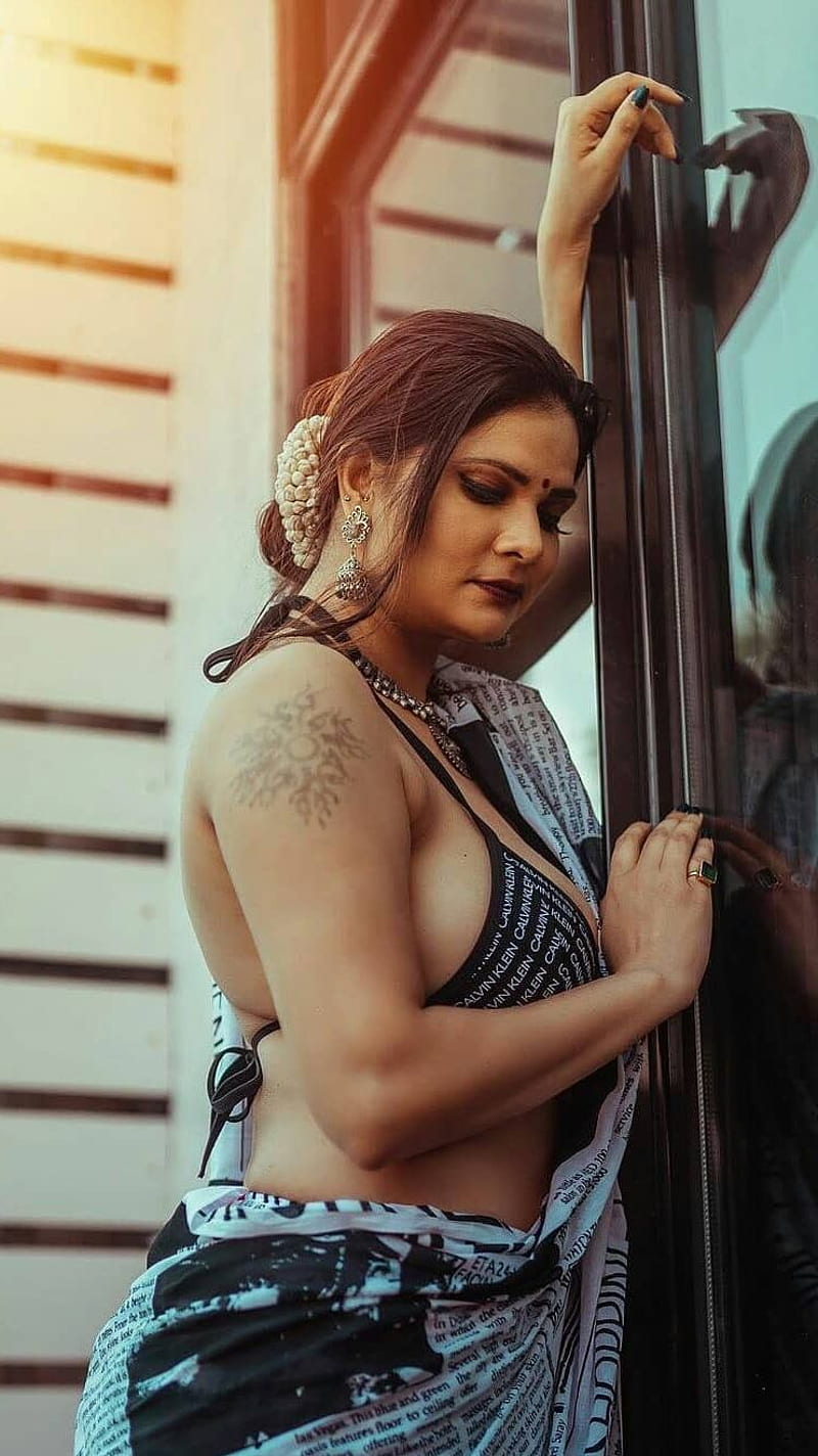 Aabha Paul, bollywood actress, saree seductive, HD phone wallpaper | Peakpx