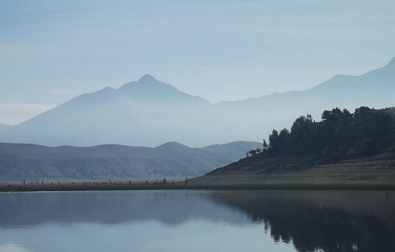 Lake Isabella Haze, Sierra Nevada, Mountains, Trees, Desert, Lake, Haze, HD wallpaper