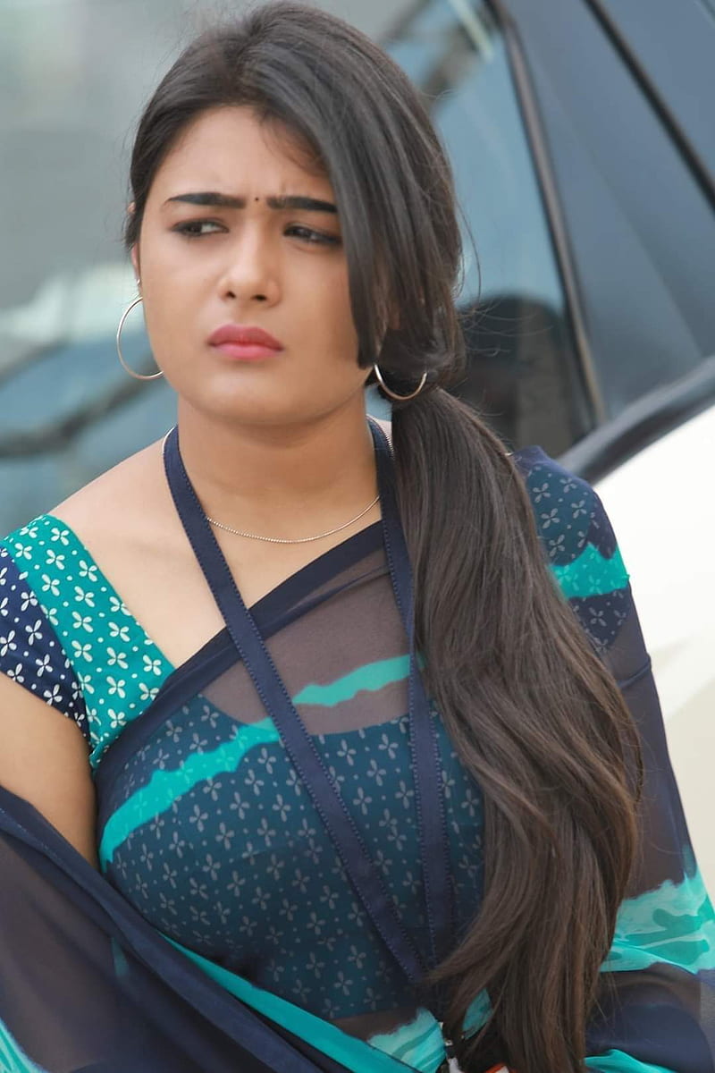 Shalini Pandey Sexy Navel Show-Hottest Photos in Cleavage pics –  chandrakanth