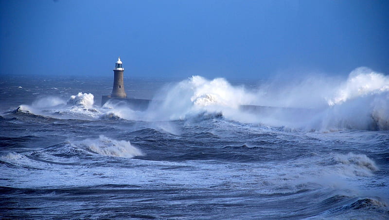 Lighthouse Waves, tsunami, nasty waves, waves crashing, waves, lighthouse, HD wallpaper