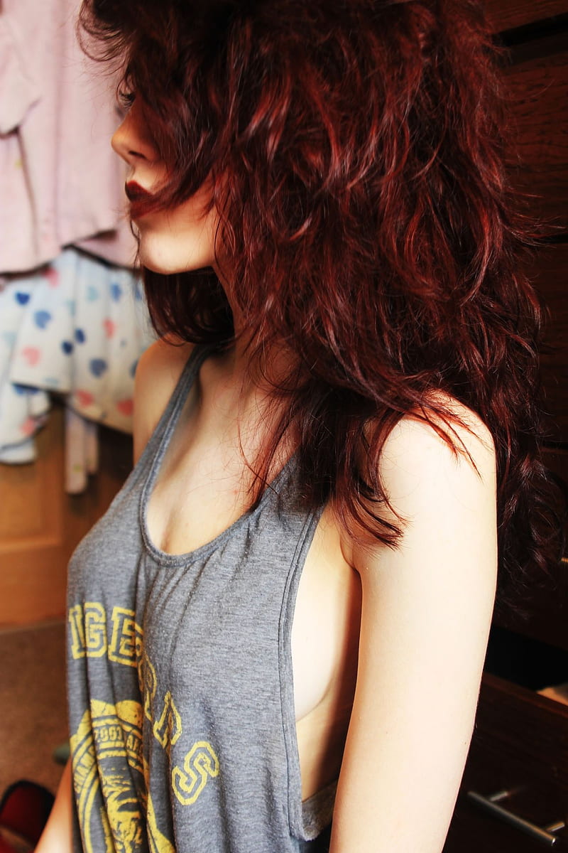 https://w0.peakpx.com/wallpaper/656/452/HD-wallpaper-women-model-redhead-long-hair-portrait-display-tank-top-no-bra-red-lipstick-bare-shoulders-portrait.jpg
