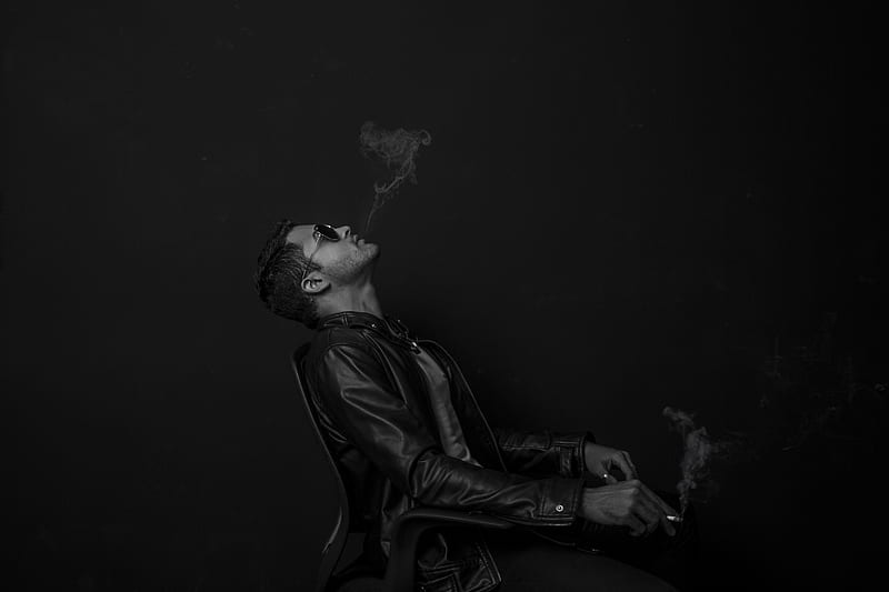 grayscale of man with cigarette stick, HD wallpaper