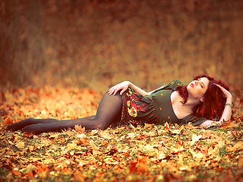 Autumn lady, fall, autumn, leaves, girl, relax, lady, woman, HD wallpaper