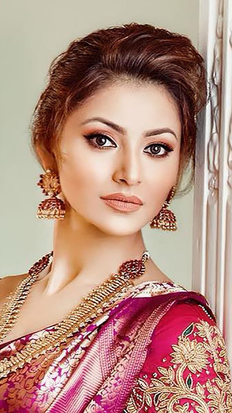 Urvashi Rautela Indian Look , traditional, bride, diva, celebrity, bollywood, indian actress, bonito, hot, urvashi rautela, actress, HD phone wallpaper