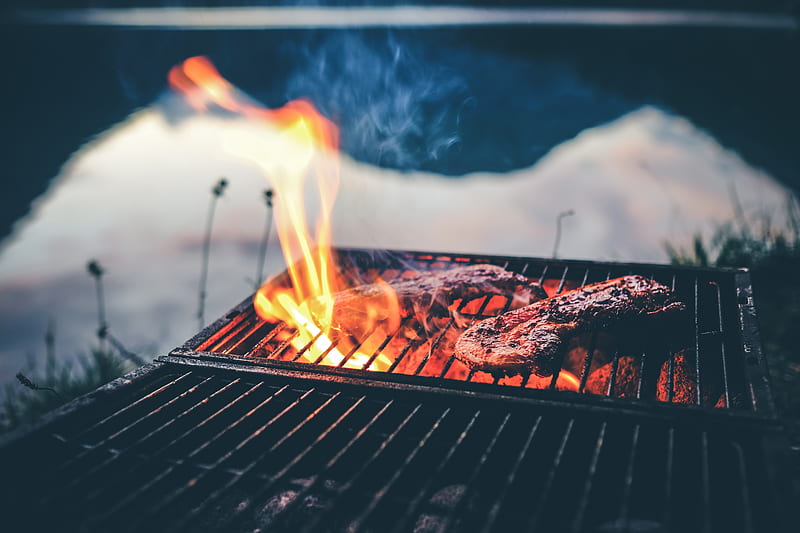 steak on charcoal grill with fire, HD wallpaper