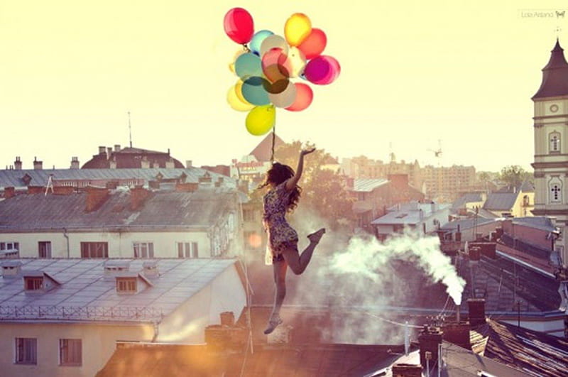 fly to the sky, fly, girl, roofs, balloons, sky, HD wallpaper
