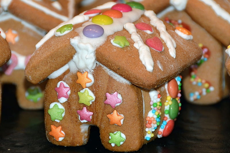 Simple gingerbread hut, Christmas, Chridtmas, Gingerbread, House, Hut, Sweets, HD wallpaper