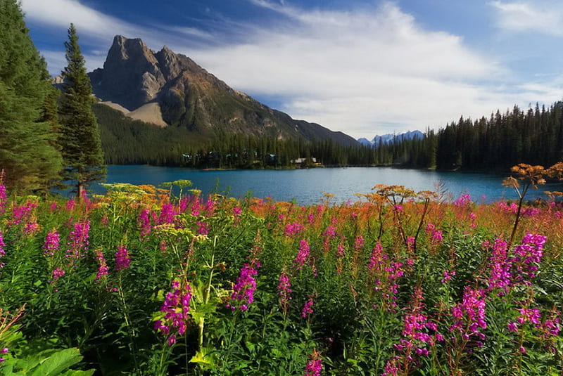 Emerald lake, shore, slopes, bonito, clouds, mountain, nice, peaks ...