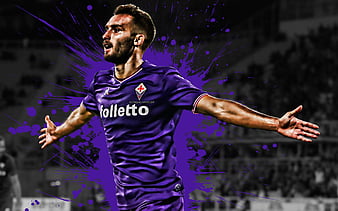 the player of acf fiorentina erick pulgar in contrast the player