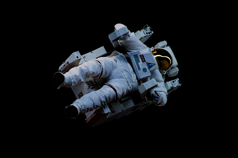 astronaut floating in space, HD wallpaper