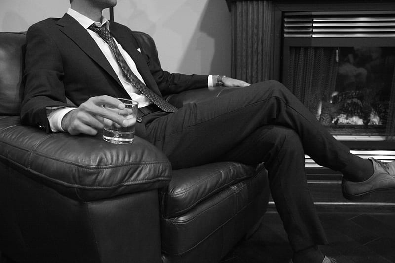 Classy Relaxation, suit, male, class, whisky, black, man, glass, fireplace, classy, drink, white, HD wallpaper