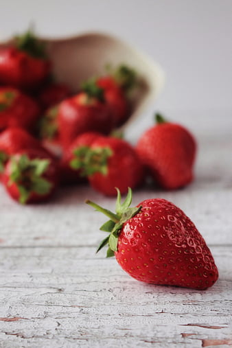 Red Strawberries on White Ceramic Bowl, HD phone wallpaper | Peakpx