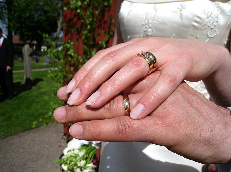 Wedding Rings, hands, rings, dress, flowers, colors, wedding, HD wallpaper