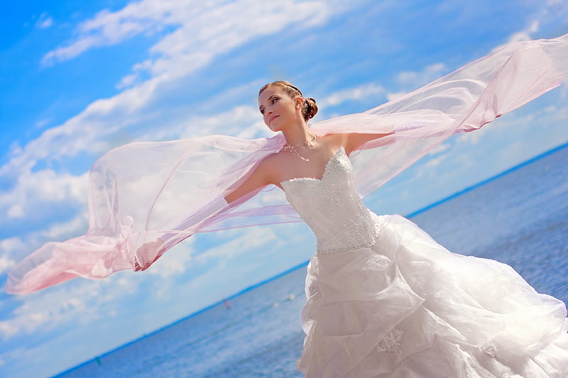 Beautiful Bride, lace, ocean, veil, breeze, bride, bonito, sky, wedding, softness, sea, graphy, beauty, HD wallpaper