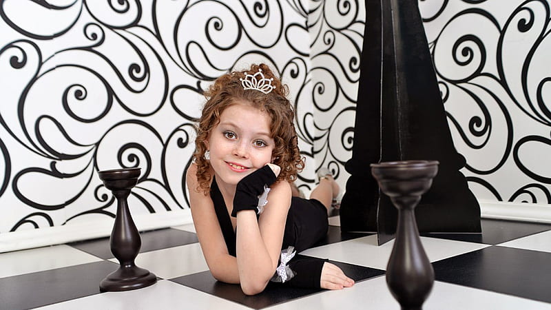 Smiling Cute Little Girl Is Lying Down On Chess Board Mosaic Tiles Wearing Black Dress And Crown Cute, HD wallpaper