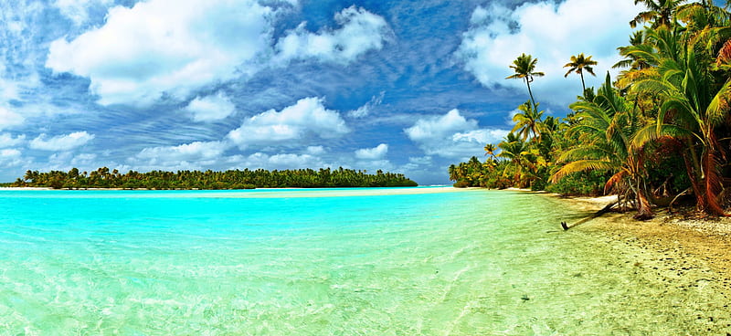 Paradise Island Beach, bonito, crystalline water, clouds, palm trees ...