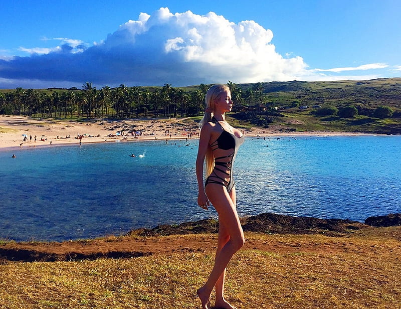 Valeria Lukyanova, walking above beach area, pony tail, tropical setting, black bathing suit, people swimming, blonde, palm trees, HD wallpaper