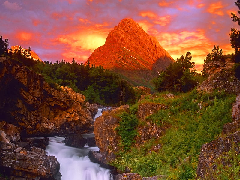 Mountain water stream, stream, rocks, red, bonito, sunset, clouds, mountain, peak, sunrise, gorgeous, sunlight, sky, trees, water, slope, summer, nature, HD wallpaper