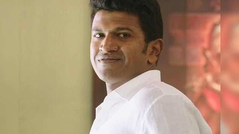 Actor Puneeth Rajkumar Is Wearing White Shirt Standing In Blur Background Puneeth Rajkumar, HD wallpaper