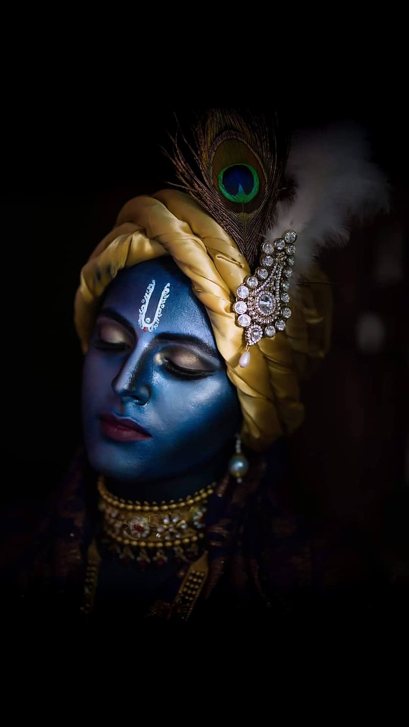 Với hình nền Bhagwan Krishna đen tối của chúng tôi, bạn có thể tìm thấy sự kết nối tâm linh với vị thần Người gián phương Đông và cảm nhận được sức mạnh của tình yêu và sự dịu dàng đậm sâu. Tải về hình nền này và chung tay với Bhagwan đánh bại những điều ác mà không hề mất đi cái tinh túy của chính mình.