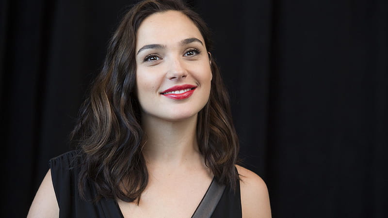 Gal Gadot With Cute Smile In Black Background Gal Gadot, HD wallpaper