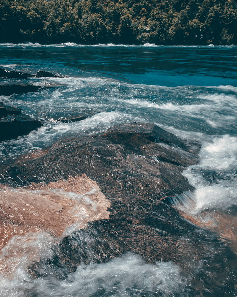 ocean waves crashing on brown rock formation during daytime, HD phone wallpaper