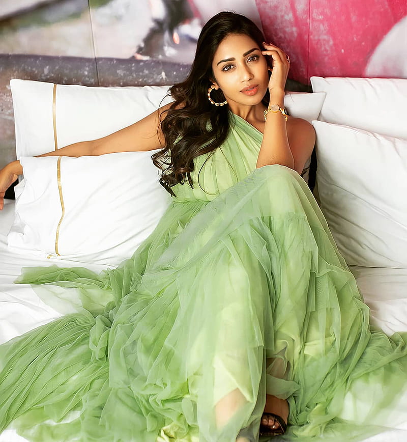Nivetha Pethuraj, tamil actress, HD phone wallpaper