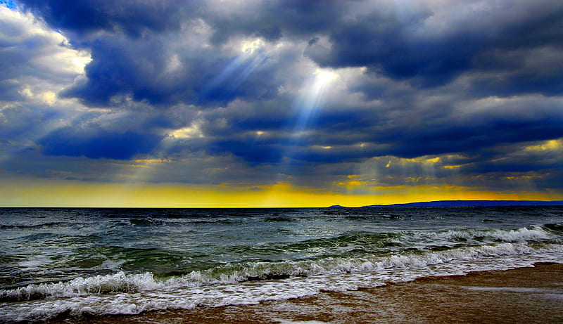 PIERCING SUN, beach, sun, rays, surf, clouds, sea, HD wallpaper