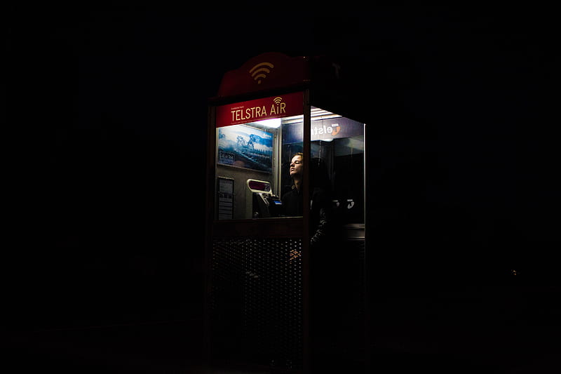 man inside telephone booth, HD wallpaper