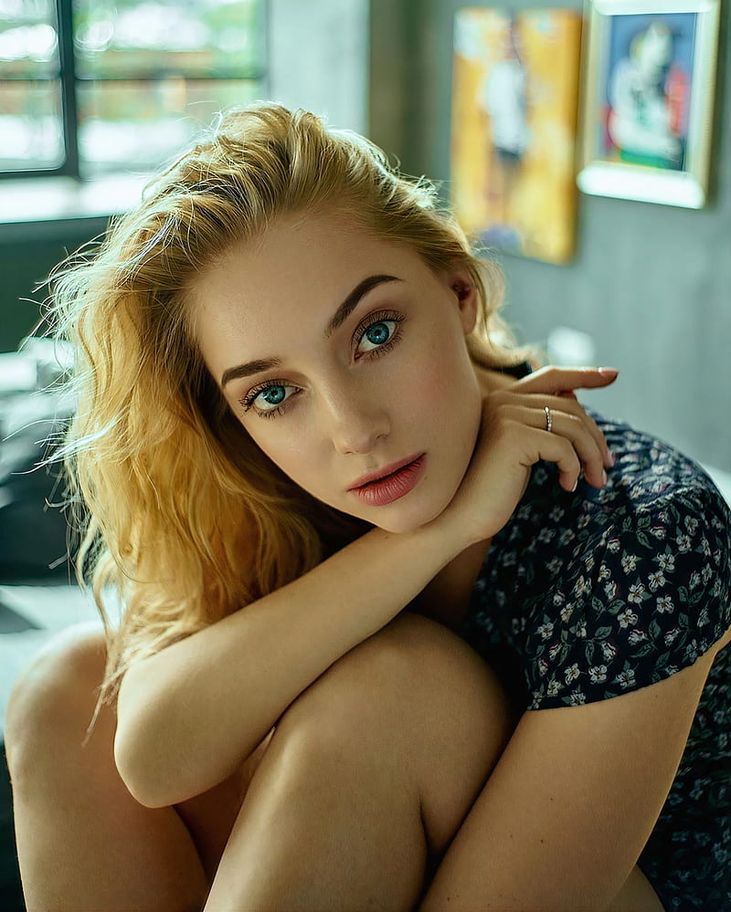 Anna Ioannova, women, model, blonde, face, Russian, blue eyes, long hair, indoors, depth of field, sitting, HD phone wallpaper
