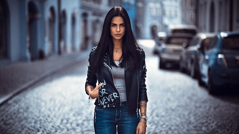 Black Hair Marlen Valderrama Alvarez Is Wearing Leather Jacket And Blue Jeans In Blur Street Background Girls, HD wallpaper